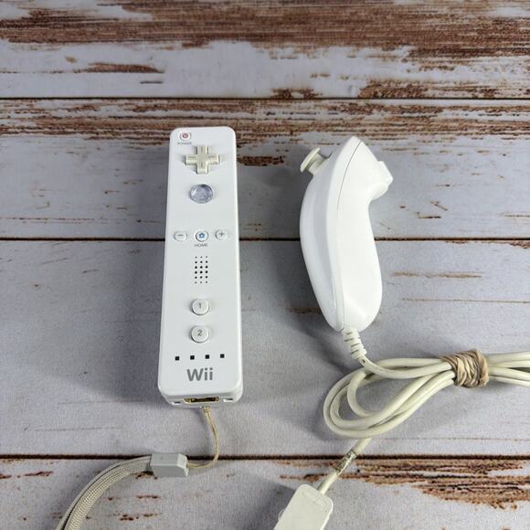OEM Nintendo Wii Remote + Nunchuck Combo – Genuine RVL-003 - Picture 1 of 2